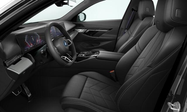 BMW i5 Touring eDrive40 | M-Sport Pro | 21'' | Panorama. | Trekhaak | Head-Up | Driv. Plus + Park. Plus | Elek. stoel + ventilatie | Comf. Acc. | AC snelladen | Stuur + stoelverw. voor/achter