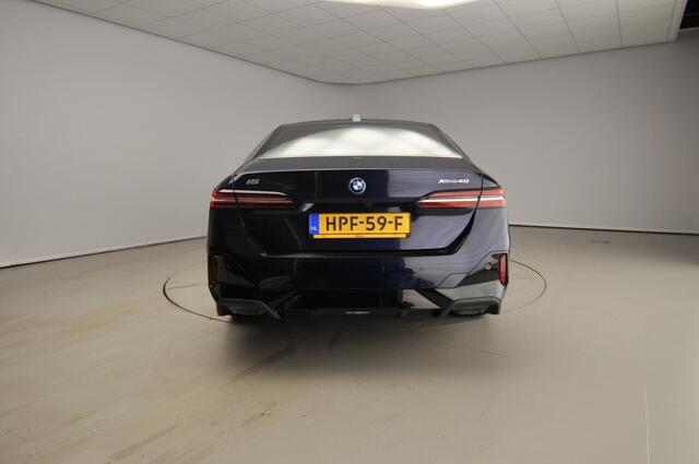BMW i5 xDrive40 | M-Sportpakket | LED | Navigatie | Sportstoelen | Elektr. zetels | Stoelverwarming | DAB | Harman-kardon sound | Alu 19 inch