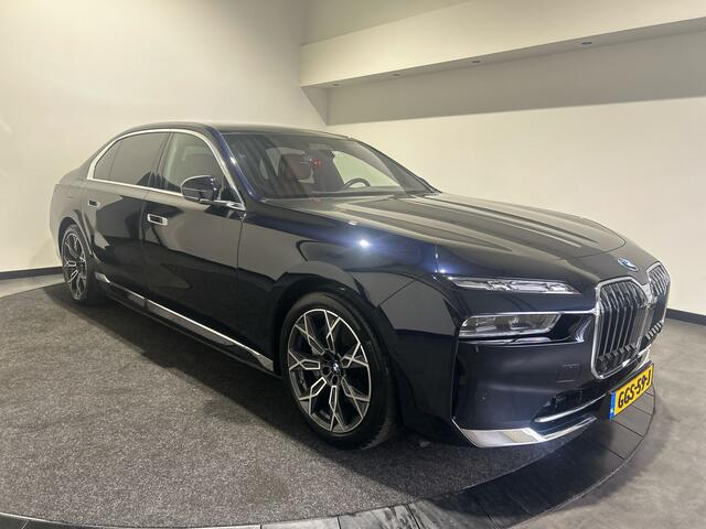 BMW i7 xDrive60 Privilege Edition 106 kWh | Bowers & Wilkins Sound | Driving assistant | Luchtvering | Massagestoelen | Parking assistant