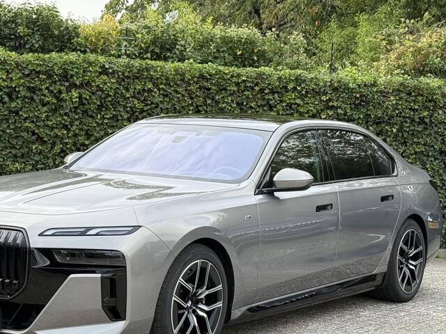 BMW i7 xDrive60 | M-Sport Pro | Panorama Sky Lounge | Massage | 4x stoelverw. | CoPilot | Iconic Glow