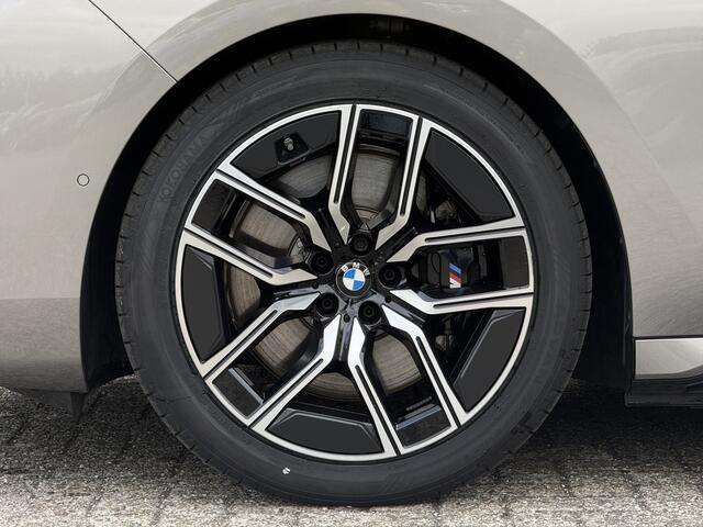 BMW i7 xDrive60 | M-Sport Pro | Panorama Sky Lounge | Massage | 4x stoelverw. | CoPilot | Iconic Glow