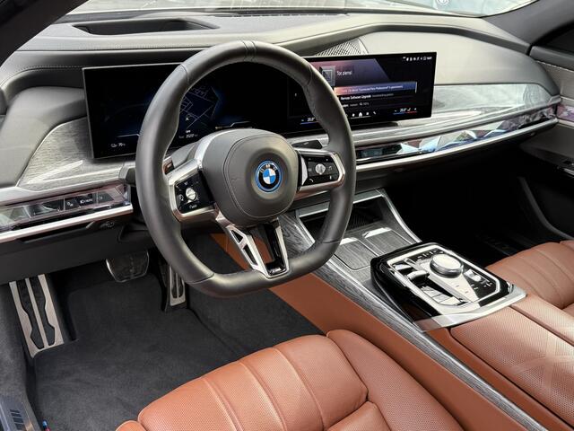 BMW i7 xDrive60 | M-Sport Pro | Panorama Sky Lounge | Massage | 4x stoelverw. | CoPilot | Iconic Glow