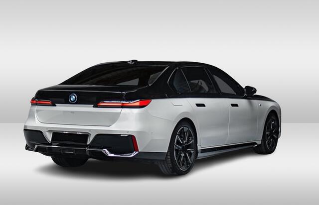 BMW i7 eDrive50 M-Sport | Two Tone Black Wrap | Iconic Glow kristalkoplampen+Grille | Individual interior | Connoisseur Pack | Panorama | Verwacht November!