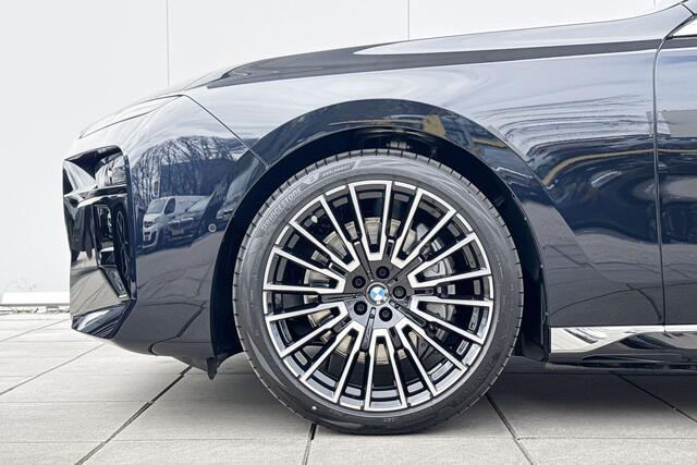 BMW i7 eDrive50 M-Sport / Multifuncitionele Stoelen / Executive Pakket / Driving Assistant Professional / Integral Active Steering / Connoisseur Pack / 21 inch / Parking Assistant