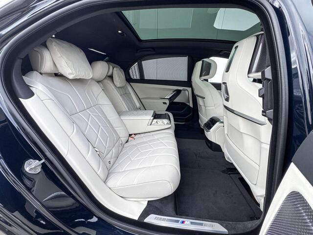 BMW i7 eDrive50 M-Sport / Multifuncitionele Stoelen / Executive Pakket / Driving Assistant Professional / Integral Active Steering / Connoisseur Pack / 21 inch / Parking Assistant