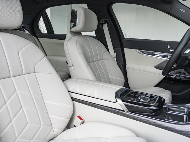 BMW i7 eDrive50 | M Sportpakket Pro | Innovation Pack | Connoisseur Pack | Stoelventilatie | Massagefunctie | Driving Assistant Professional | 21''