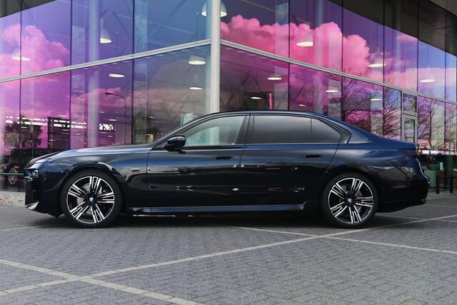 BMW i7 xDrive60 High Executive M Sport Automaat / Panoramadak Sky Lounge / Trekhaak / Massagefunctie / Driving Assistant Pro. / Parking Assistant Pro. / Executive Drive Pro / Integral Active Steering / Connoisseur Pack