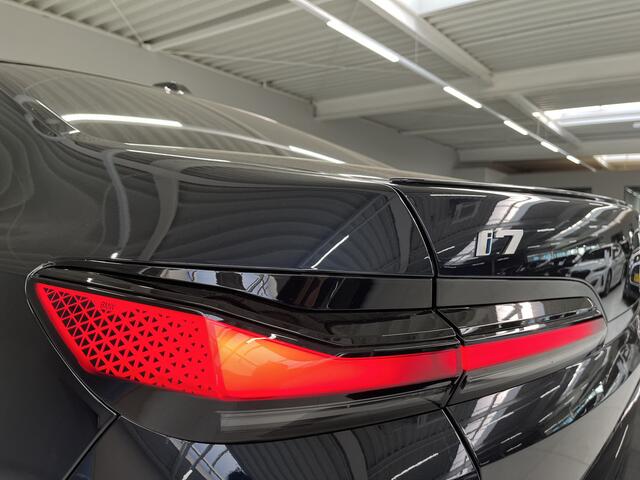 BMW i7 eDrive50 106 kWh | 2026 | M-Sport Pro | Sky Lounge | BMW Individual Interieur | Connoisseur Pack Verwacht juli