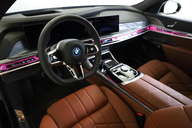 BMW i7 xDrive60 | M Sportpakket Pro | Massagestoelen | Sky Lounge Panoramadak | Elektr. Trekhaak