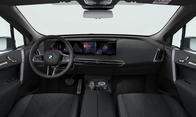 BMW iX xDrive60 112 kWh | 23 Inch | M-Sportpakket Pro | Comfort Pack | Innovation Pack | Panoramadak | Trekhaak