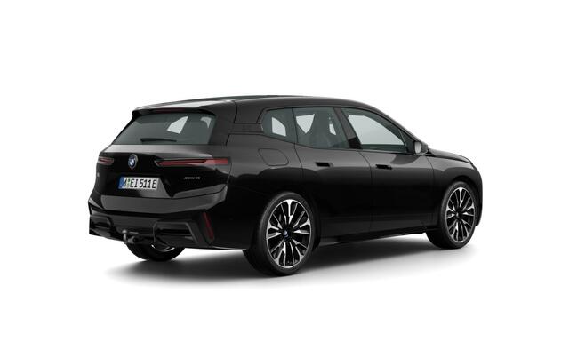 BMW iX xDrive45 | M-Sport Pro | 23'' | Luchtvering | Soft-Close | Panorama. | Driv. + Park. Prof. | Trekhaak | Stoelvent. | Head-Up | Harman/Kardon | Comf. Acc. | Warmte Comf. voor