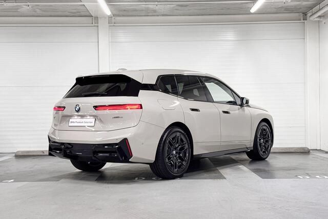 BMW iX xDrive45 101 kWh