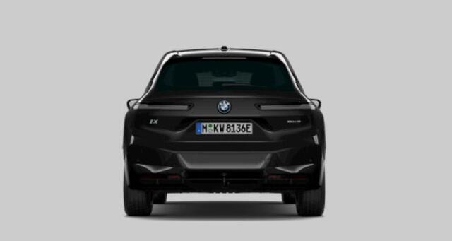 BMW iX xDrive40 77 kWh Sportpakket - Trekhaak - Multifunctionele stoelen - Comfort acces - Parking Assistant Plus - Harman Kardon - Extra-warmtewerende voorruit - Hemelbekleding in Anthrazit -