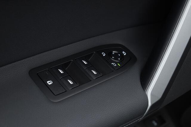 BMW iX xDrive45 101 kWh M Sport Pro | Pano+Sfeerv. | Frozen Deep Grey | Active Steering | Shadow Line | 23'' | Iconic Glow | Luchtvering | Elek. Trekhaak | Harman Kardon | Innovation pakket | Comfort Pakket | V