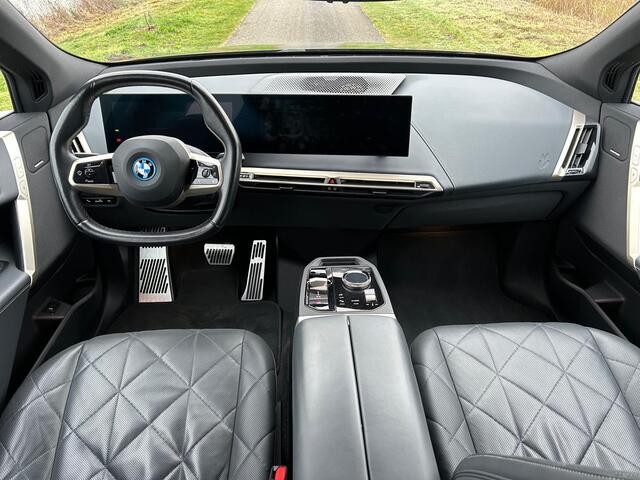 BMW iX xDrive40 High Executive 77 kWh Sportpakket / Panorama dak / SOH 99,3