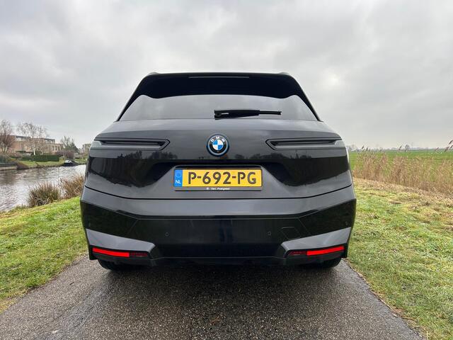 BMW iX xDrive40 High Executive 77 kWh Sportpakket / Panorama dak / SOH 99,3