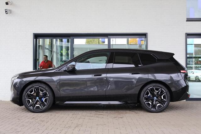 BMW iX M60 High Executive 112 kWh | Bowers & Wilkins | M Aerodynamica | Head-up Display | Voorstoelen Verwarmd