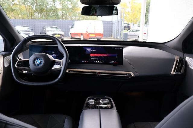 BMW iX M60 High Executive 112 kWh | Bowers & Wilkins | M Aerodynamica | Head-up Display | Voorstoelen Verwarmd