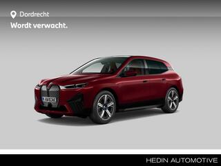 bmw-ix-xdrive40-77-kwh--driving-as