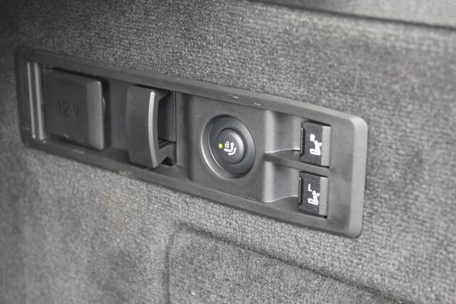 BMW iX xDrive40 Executive 77 kWh / Trekhaak / Panoramadak / 360Camera / Luchtvering / Harman Kardon / 22'' / CarPlay / DAB / Dodehoek / ACC