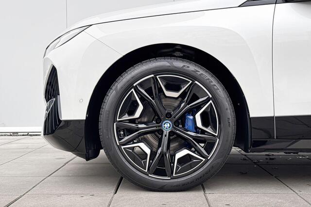 BMW iX xDrive40 High Executive Luchtvering / Harman Kardon Audio / Stoelventilatie / Stoelverwarming / Panoramadak