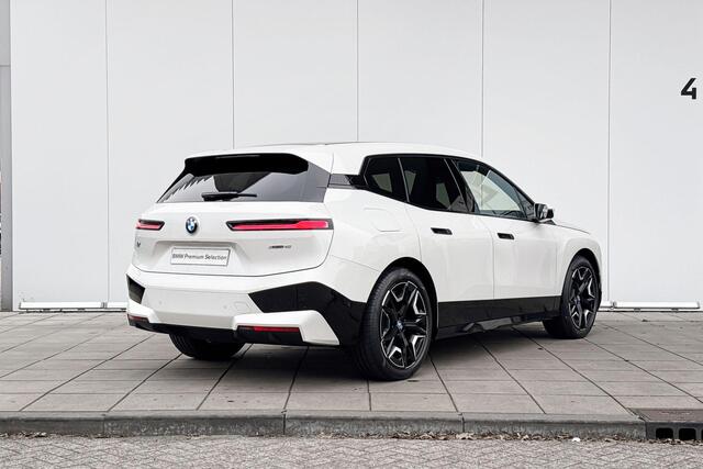 BMW iX xDrive40 High Executive Luchtvering / Harman Kardon Audio / Stoelventilatie / Stoelverwarming / Panoramadak