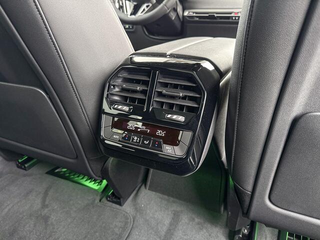 BMW iX xDrive40 High Executive Luchtvering / Harman Kardon Audio / Stoelventilatie / Stoelverwarming / Panoramadak