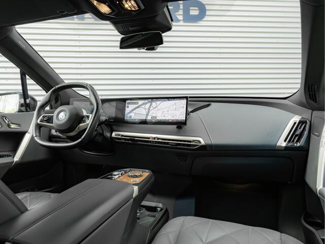BMW iX xDrive50 - Luchtvering - Active Steering - Pano - Trekhaak