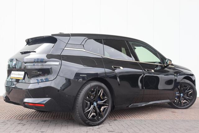 BMW iX xDrive50 Executive 112 kWh Sportpakket/ 22" LMV/ Stoelventilatie/ Stoelverwarming/ Elektrische Stoelen/ Achteruitrij camera