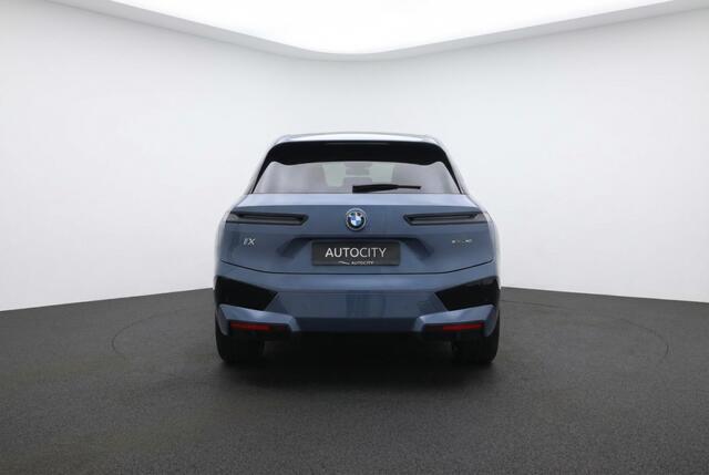 BMW iX iX 40 xDrive M Sport Pano l HUD l 360 Camera l H&K l VOL OPTIES