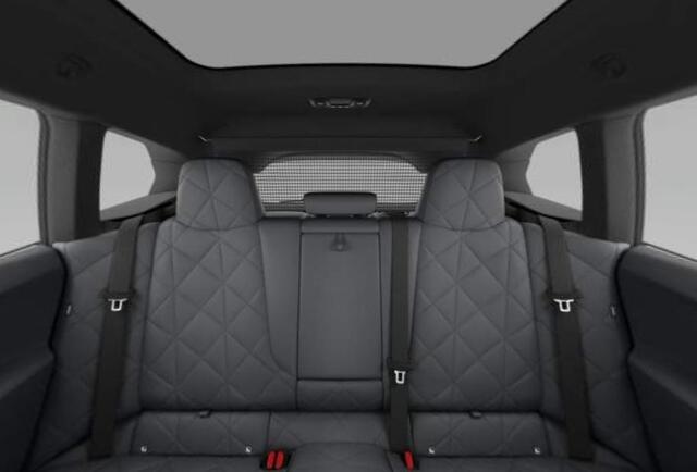 BMW iX xDrive40 High Executive 77 kWh Sportpakket - Trekhaak - Panoramadak - Multifunctionele stoelen voor - Comfort Access - Driving/Parking Assistant Professional - Harman kardon - BMW Laserlight -