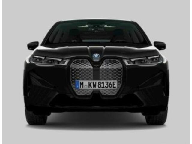 BMW iX xDrive40 High Executive 77 kWh Sportpakket - Trekhaak - Panoramadak - Multifunctionele stoelen voor - Comfort Access - Driving/Parking Assistant Professional - Harman kardon - BMW Laserlight -