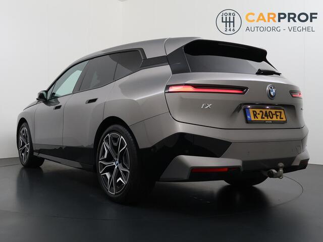 BMW iX xDrive40 High Executive 77 kWh Trekhaak | SOH 97% | Pano | Harman Kardon | HUD |