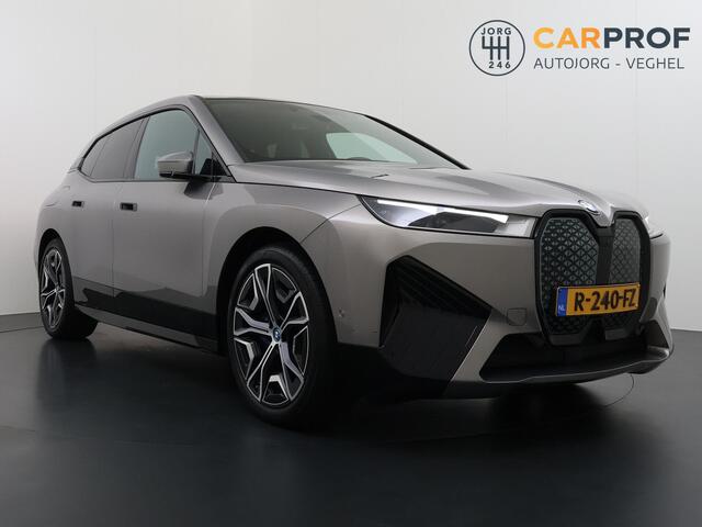 BMW iX xDrive40 High Executive 77 kWh Trekhaak | SOH 97% | Pano | Harman Kardon | HUD |