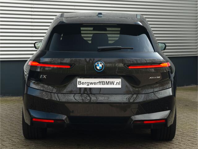 BMW iX xDrive50 - Luchtvering - Sportpakket - Driving + Parking Ass Prof