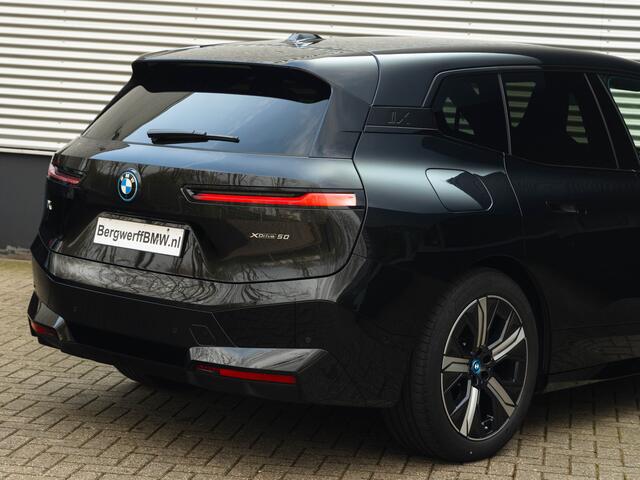 BMW iX xDrive50 - Luchtvering - Sportpakket - Driving + Parking Ass Prof