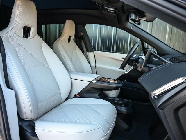 BMW iX xDrive45 101 kWh