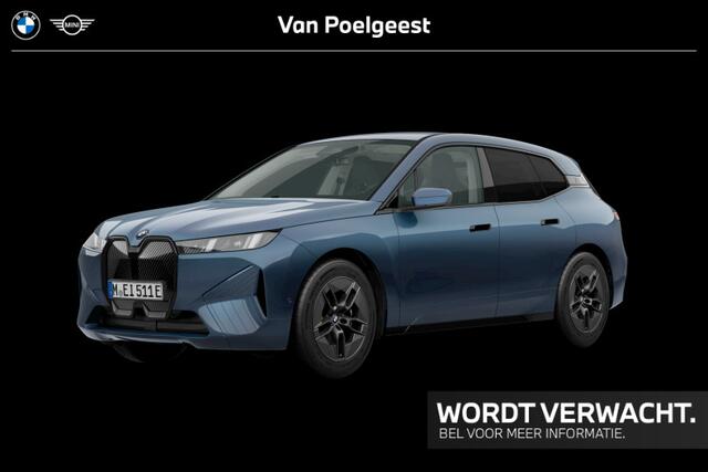 BMW iX xDrive45 101 kWh