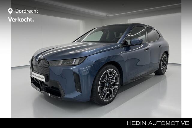 BMW iX xDrive45 101 kWh M-Sport | 22" | Driving Assistant Professional | Trekhaak | Harman Kardon | .