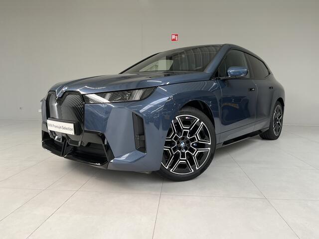 BMW iX xDrive45 101 kWh M-Sport | 22" | Driving Assistant Professional | Trekhaak | Harman Kardon | .