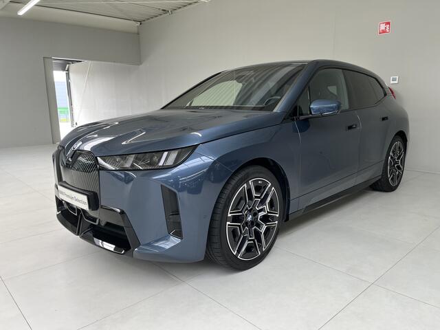 BMW iX xDrive45 101 kWh M-Sport | 22" | Driving Assistant Professional | Trekhaak | Harman Kardon | .
