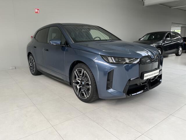 BMW iX xDrive45 101 kWh M-Sport | 22" | Driving Assistant Professional | Trekhaak | Harman Kardon | .