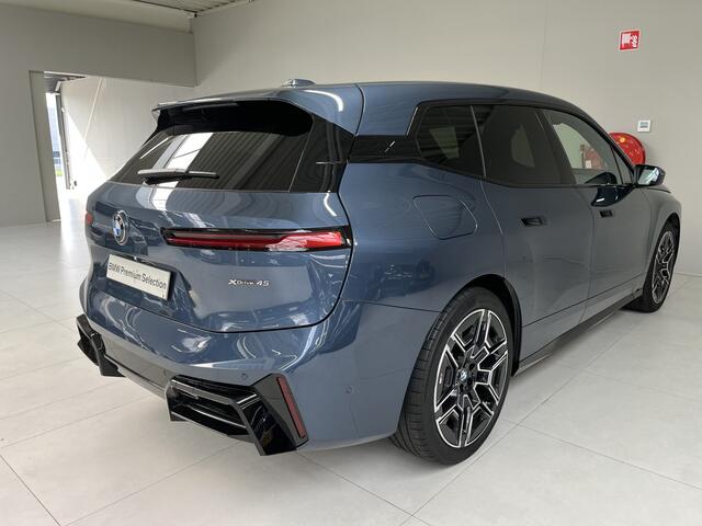 BMW iX xDrive45 101 kWh M-Sport | 22" | Driving Assistant Professional | Trekhaak | Harman Kardon | .