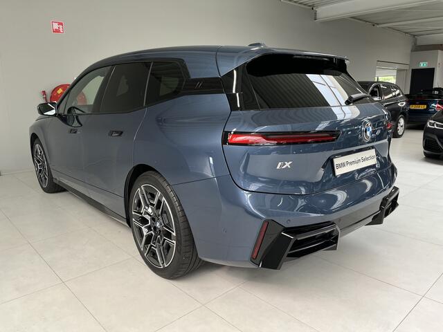 BMW iX xDrive45 101 kWh M-Sport | 22" | Driving Assistant Professional | Trekhaak | Harman Kardon | .