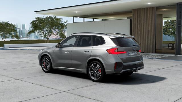 BMW iX1 eDrive20 M Sport / Sportstoelen / Achteruitrijcamera / Comfort Access / M Adaptief onderstel / Adaptieve LED / Parking Assistant / Stuurverwarming