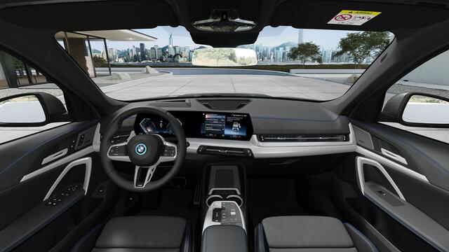 BMW iX1 eDrive20 M Sport / Sportstoelen / Achteruitrijcamera / Comfort Access / M Adaptief onderstel / Adaptieve LED / Parking Assistant / Stuurverwarming