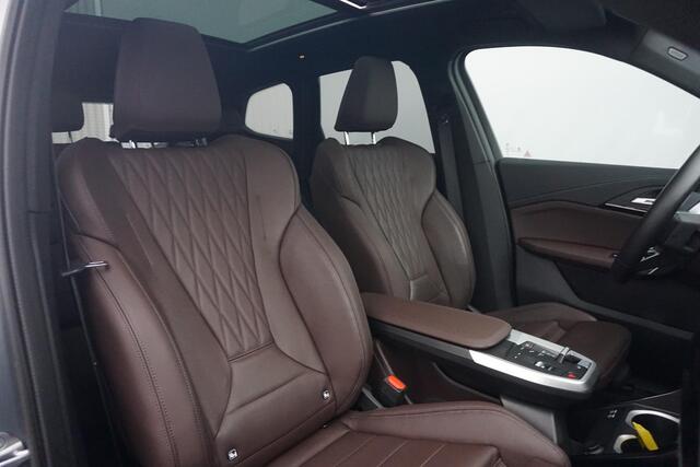 BMW iX1 eDrive20 M Sportpakket 20'' / Harman Kardon / Panoramadak / Comfort Acces / Trekhaak