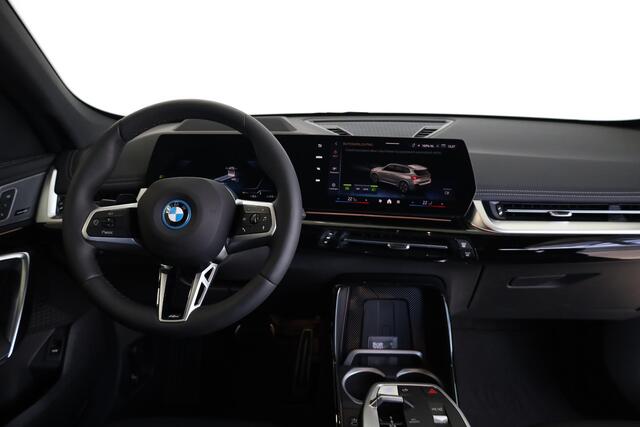 BMW iX1 eDrive20 M Sportpakket Pro | Head-Up Display | Panoramadak | Elektr. Trekhaak
