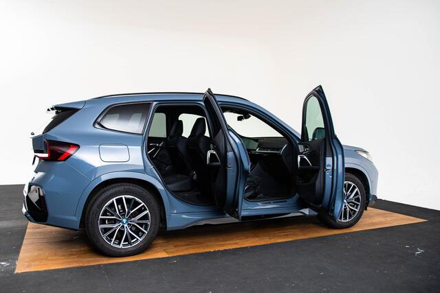BMW iX1 xDrive30 Launch Edition 67 kWh M Sport - Trekhaak - Driving Assistant Plus - Comfort Access - Elektrisch verstelbare/verwarmde voorstoelen - Grootlichtassistent - Actieve bestuurdersstoel -