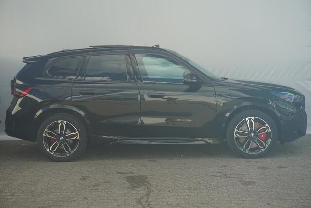 BMW iX1 eDrive20 M Sportpakket Pro 19'' / Panoramadak / Harman Kardon / Stuurwielrand verwarmd / Head-Up Display / Trekhaak